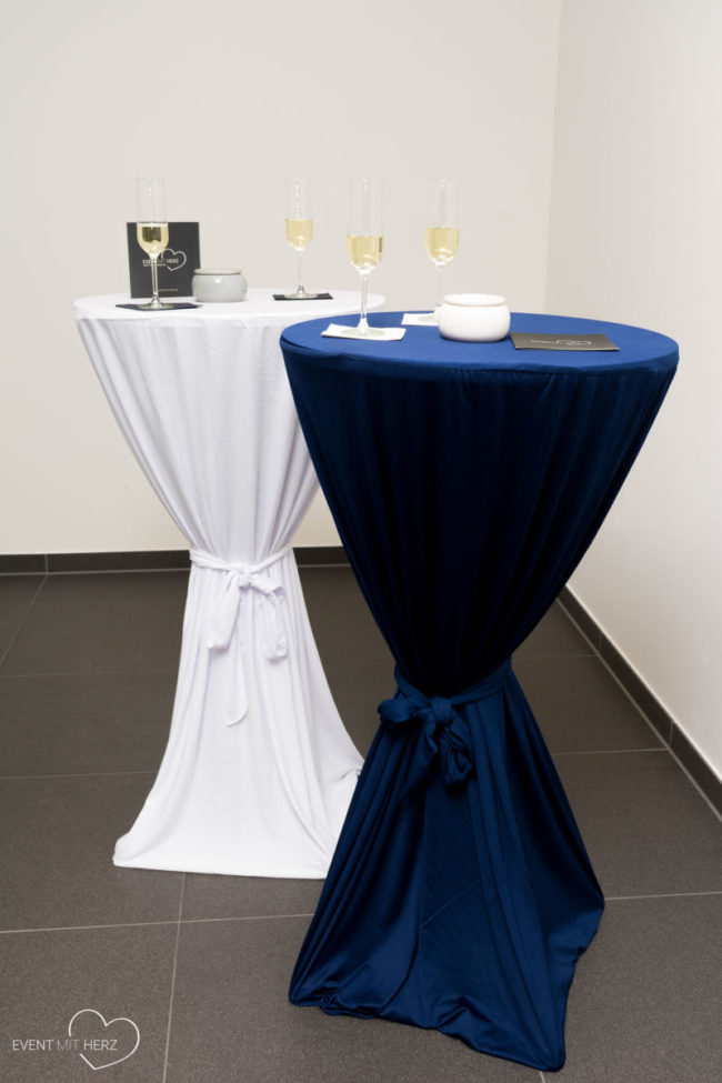 Stehtisch | Höhe: 110 cm | Durchmesser: 60 cm | Auf Wunsch mit eleganten Hussen