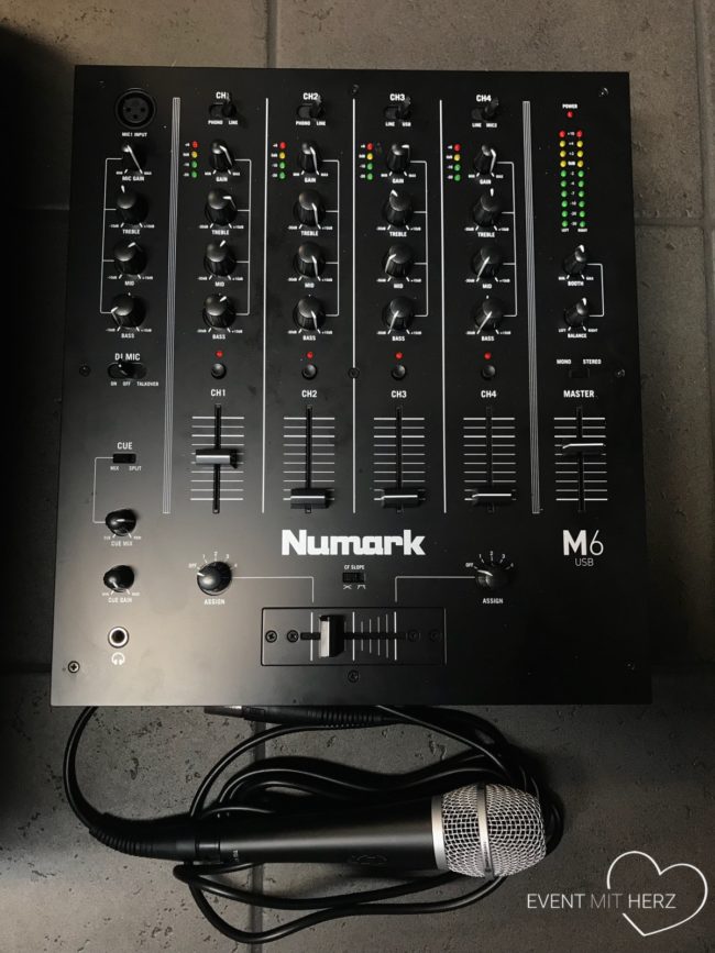 Mischpult_und_Mikro_1